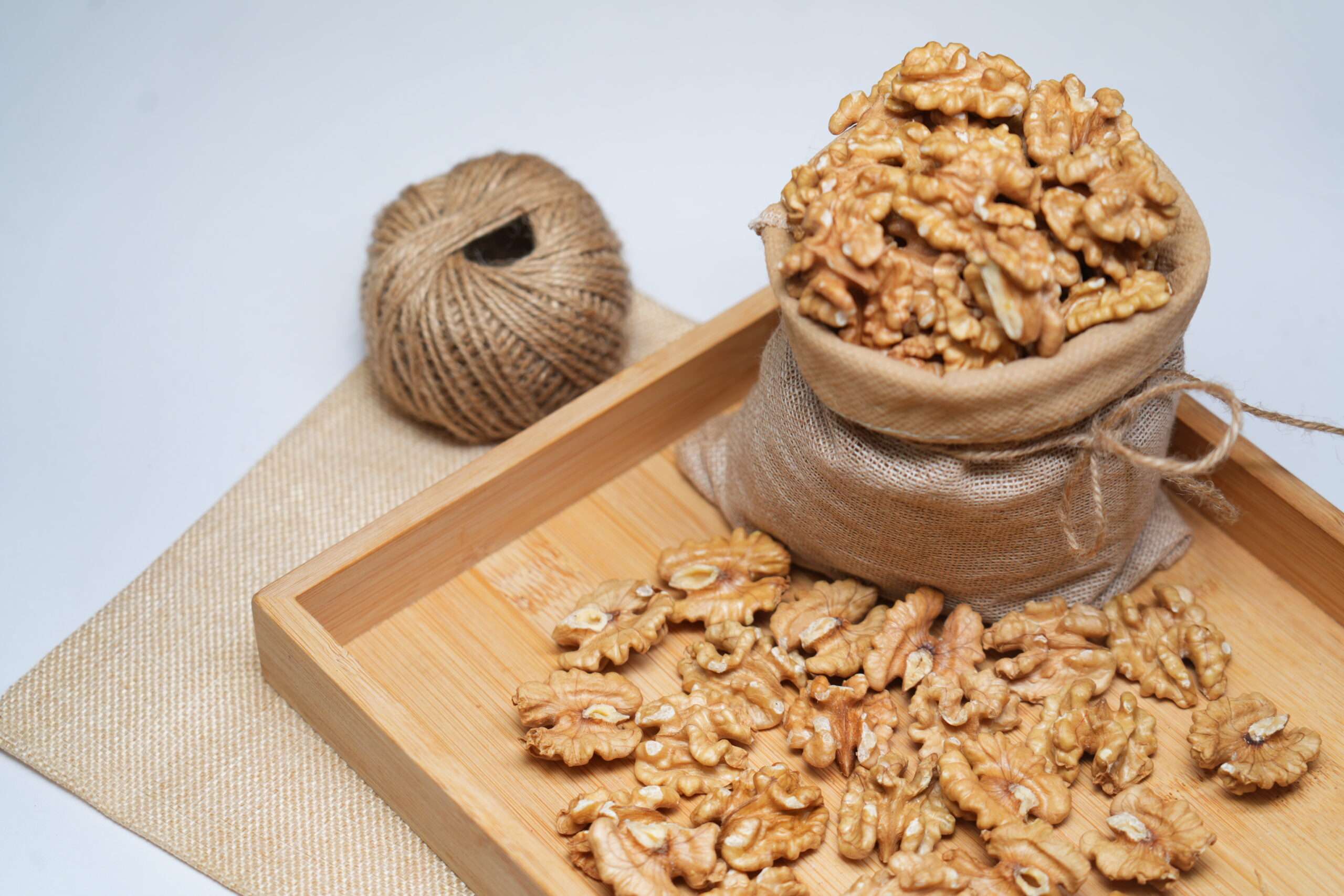 Walnuts / Akrot kernels Broken